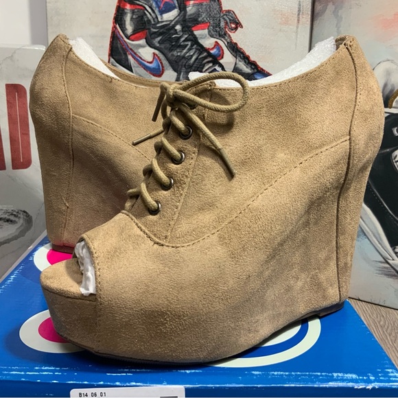 Soda Shoes - New Soda High Wedge Heel 5" Platform 2” Open Toe Shoes Taupe Women's Sz 6, 6.5